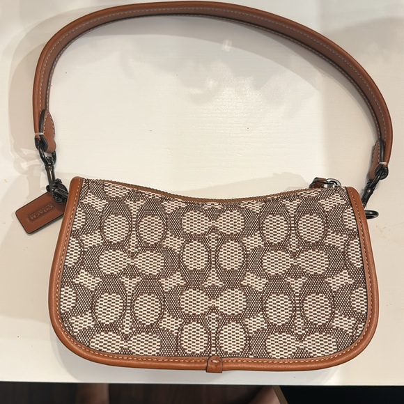 Coach Swinger 20 Signature Jacquard Varsity Patches Shoulder Bag - Picture 2 of 3